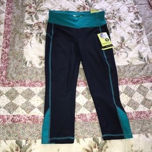 XERSION blue crop athletic leggings